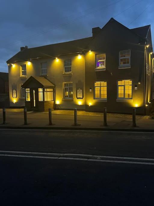 Luxury Countryside Stay - Waters Upton, 텔퍼드 외부 사진